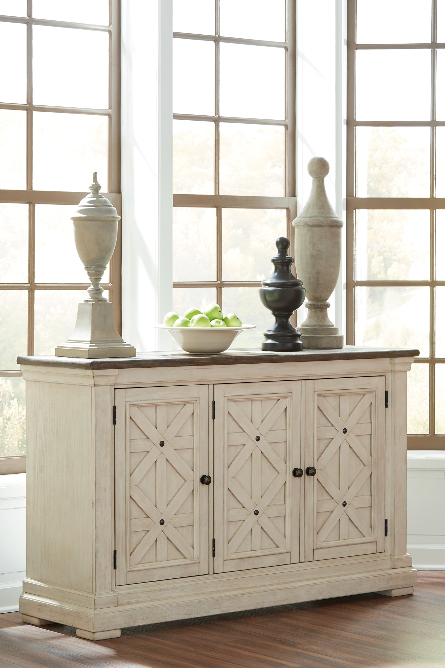 Bolanburg Dining Room Server