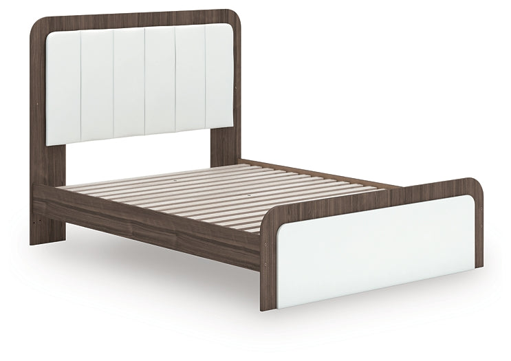 Kendanport Queen Upholstered Bed