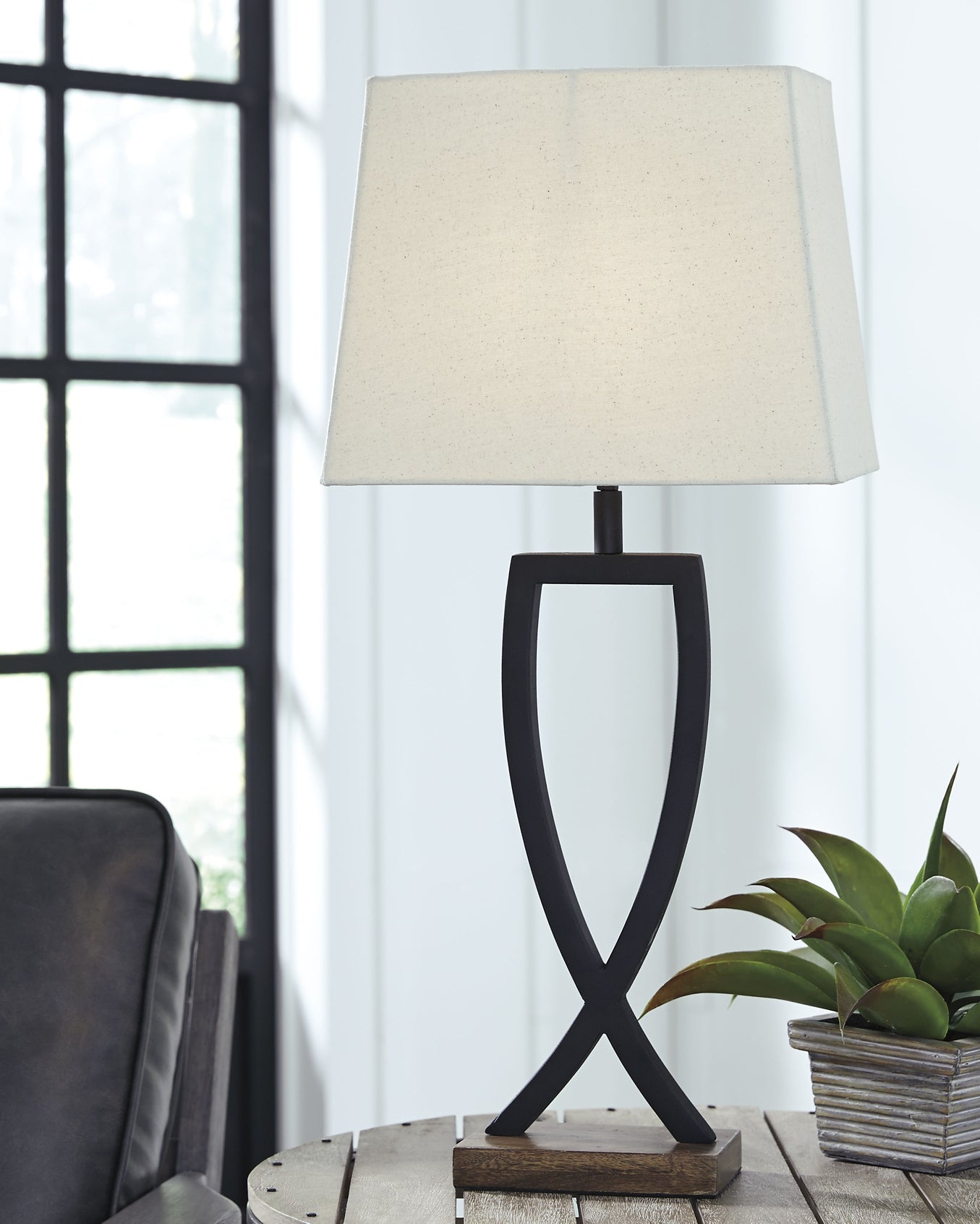 Makara Metal Table Lamp (2/CN)